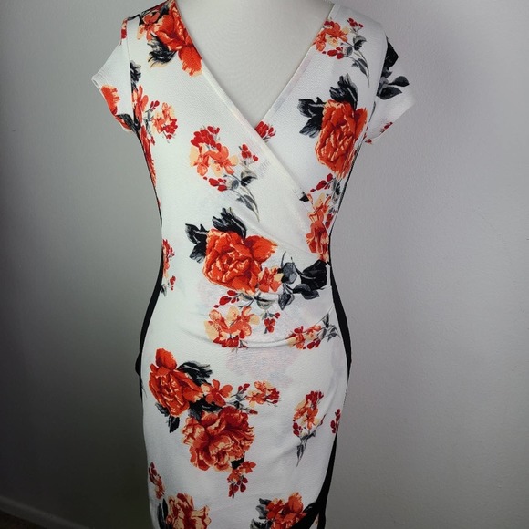 ALMOST FAMOUS ~ FLORAL DRESS - Picture 3 of 11